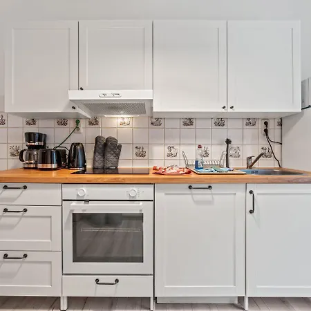 Chic With Parking Place