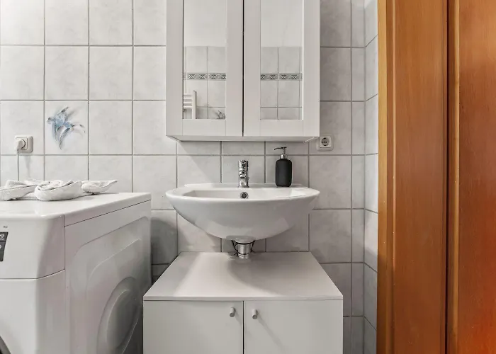 Chic With Parking Place *